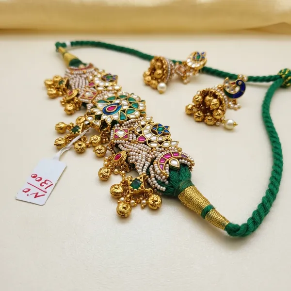 Gold_Green_Kundan_Thread_Choker_Necklace_Set_For_Women