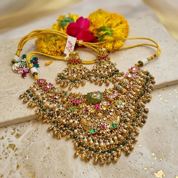 Gold_Kundan_Jadau_Bridal_Necklace_Set_For_Women