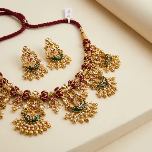 Gold_Kundan_Peacock_Motif_Bridal_Jewellery_Set_For_Women