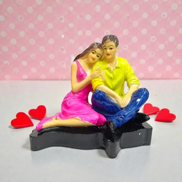Yellow_Resin_Premium_Couple_Figurine_For_Home_Decor
