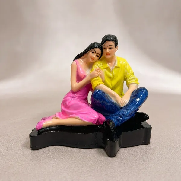 Yellow_Resin_Premium_Couple_Figurine_For_Home_Decor
