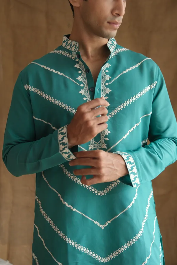 Nexoira_Men_Embroidered,_Leheriya_Straight_Kurta_(Green)