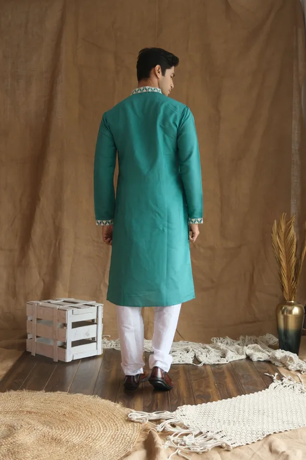 Nexoira_Men_Embroidered,_Leheriya_Straight_Kurta_(Green)
