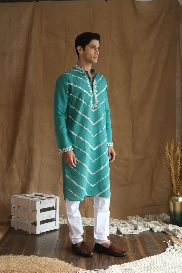 Nexoira_Men_Embroidered,_Leheriya_Straight_Kurta_(Green)