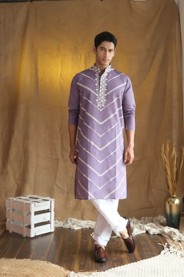 Nexoira_Men_Embroidered,_Leheriya_Straight_Kurta_(Purple)