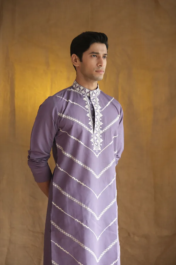 Nexoira_Men_Embroidered,_Leheriya_Straight_Kurta_(Purple)