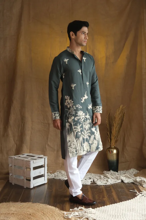 Nexoira_Men_Embroidered_Straight_Kurta_(Green)