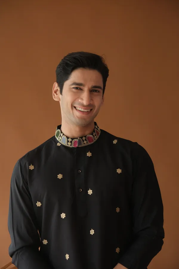 Nexoira_Men_Embroidered_Straight_Kurta_(Black)