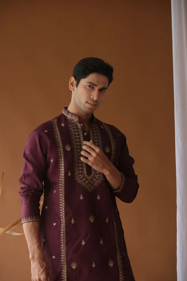 Nexoira_Men_Embroidered_Straight_Kurta_(Maroon)