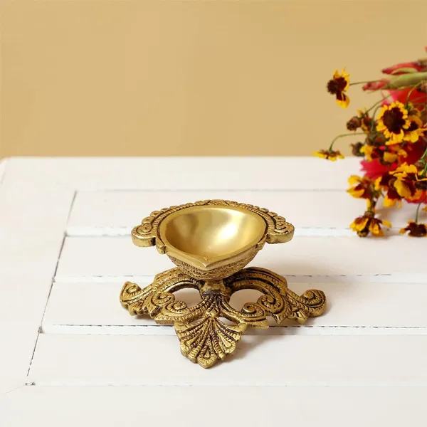 Brass_Traditional_Floral_Openwork_Decorative_Diya_Lamp