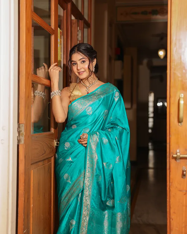 Turquoise_Golden_Zari_Silk_Saree