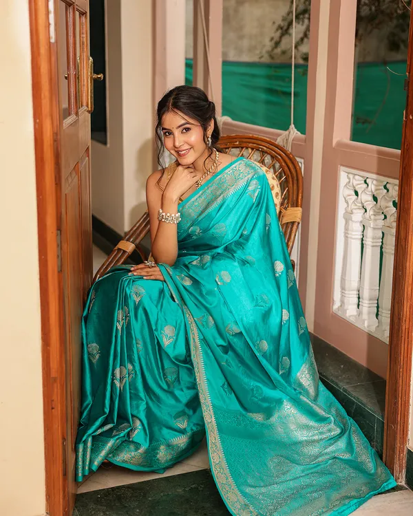 Turquoise_Golden_Zari_Silk_Saree