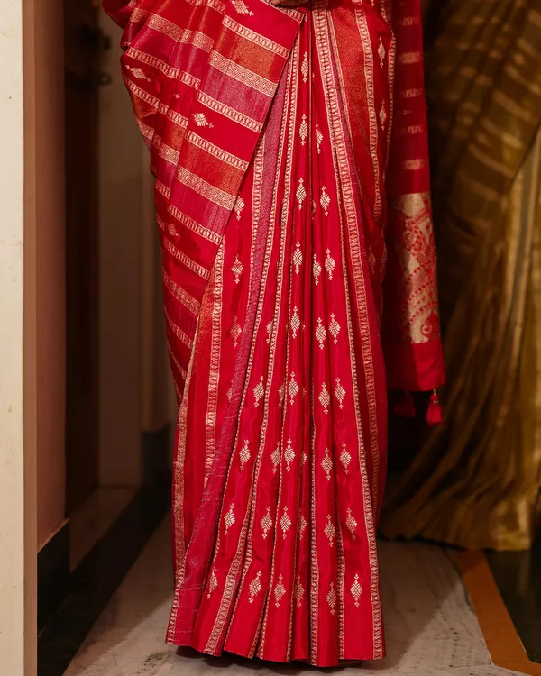 Magenta_Silk_Tissue_Yellow_Blouse_Saree