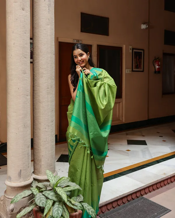 Lime_Green_Triangle_Border_Cotton_Saree