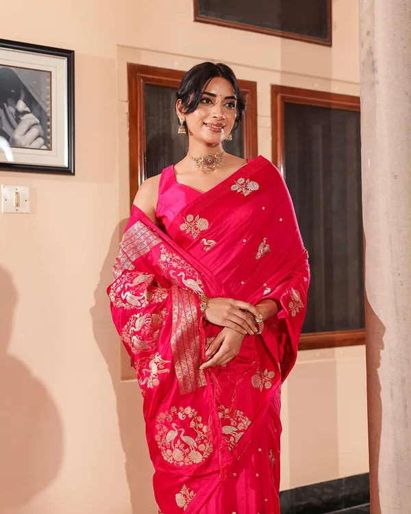 Magenta_Swan_Motif_Silk_Saree
