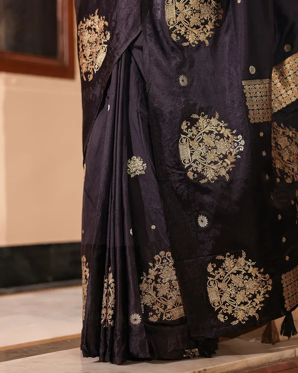 Black_Silk_Border_Golden_Butti_Saree