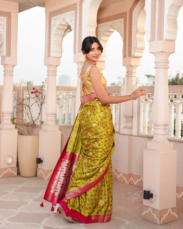 Parrot_Green_Patola_Soft_Silk_Saree