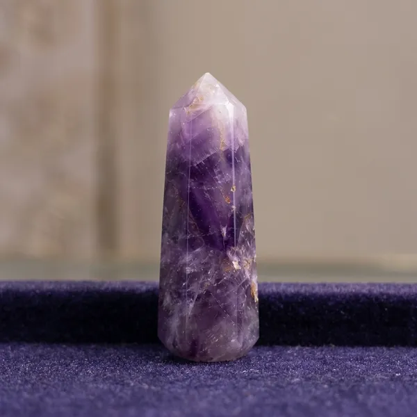 Purple_Amethyst_Crystal_Tower_Point_For_Spiritual_Healing