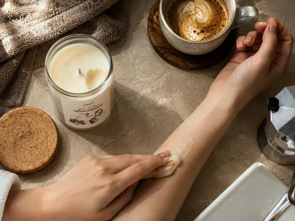 Body_Serum_Candle_(Caffeine_Cosmopolitan)
