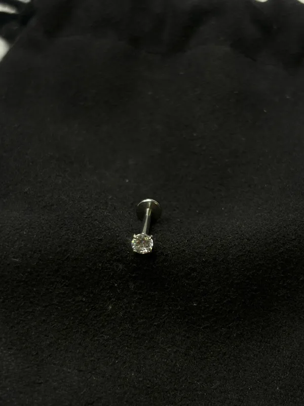 Silver_Cartilage_Stud_With_Cubic_Zirconia_For_Women