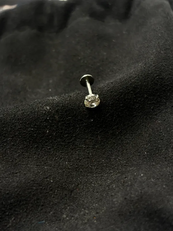 Silver_Stone_Studded_Labret_Stud_Nose_Pin