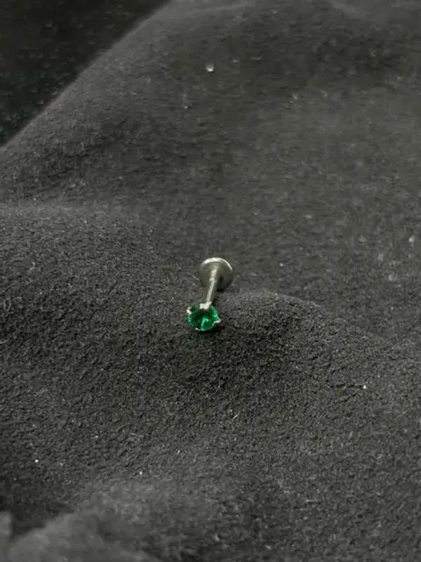 Emerald_Green_Crystal_Stud_Cartilage_Piercing_Earring