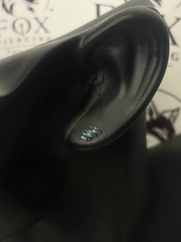 Silver_Multicolor_Crystal_Cluster_Cartilage_Stud_Earring