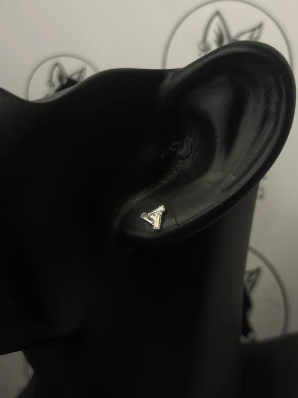 Titanium_Triangle_6_Mm_Stud_Earring