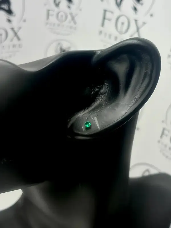 Emerald_Green_Crystal_Stud_Cartilage_Piercing_Earring