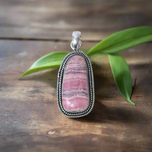 Rhodochrosite_Crystal_Pendant_Natural_Healing_Stone_Necklace_For_Love_Emotional_Healing_Heart_Chakra_Balance