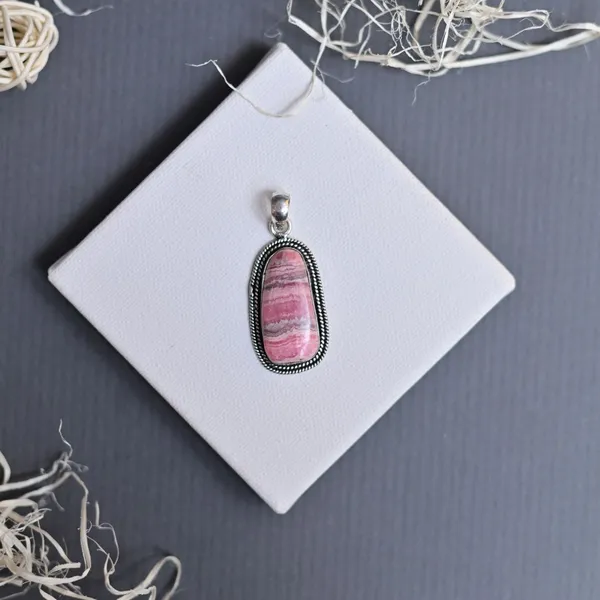Rhodochrosite_Crystal_Pendant_Natural_Healing_Stone_Necklace_For_Love_Emotional_Healing_Heart_Chakra_Balance
