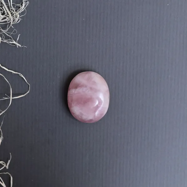 Rose_Quartz_Healing_Crystal_Palm_Stone