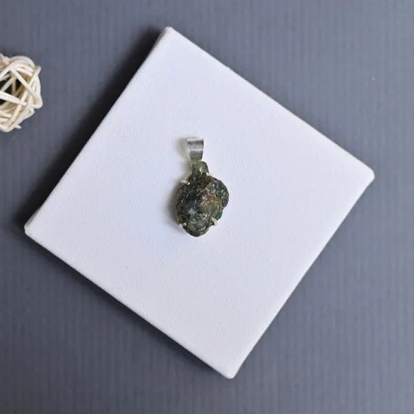 Raw_Emerald_Silver_Pendant_Natural_Panna_Stone_Necklace_For_Prosperity_Love_Positive_Energy_Genuine_Healing_Crystal_Jewelry