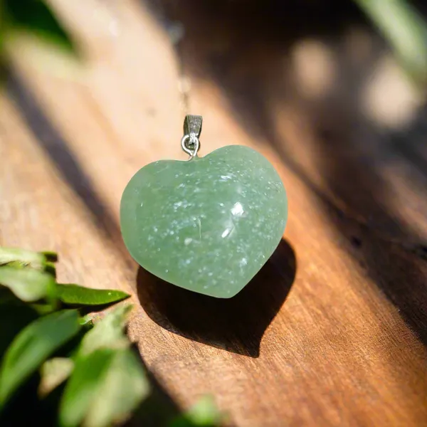 Natural_Crystal_Heart_Pendants_Healing_Gemstone_Heart_Necklaces_For_Love_Emotional_Balance_Positive_Energy_Green_Aventurine