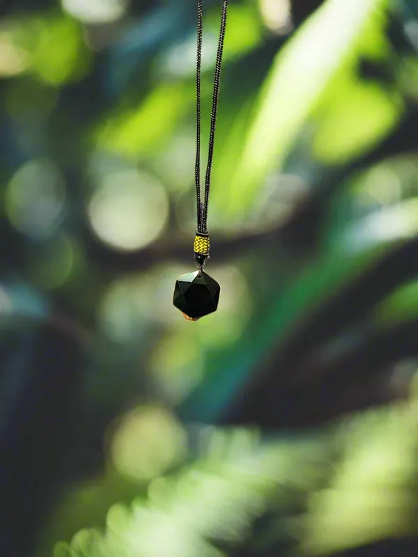 Black_Obsidian_Pendant_Necklace_Natural_Protection_Crystal_For_Grounding_Strength_Energy_Shield_Unisex
