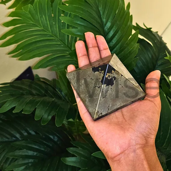 Soulwise_Natural_Pyrite_Crystal_Pyramid_Golden_Energy_Stone_For_Motivation_Focus_Harmonizing_Spaces