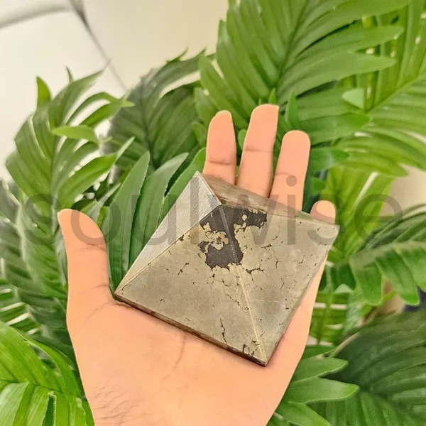 Soulwise_Natural_Pyrite_Crystal_Pyramid_Golden_Energy_Stone_For_Motivation_Focus_Harmonizing_Spaces
