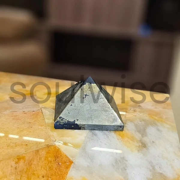 Soulwise_Natural_Pyrite_Crystal_Pyramid_Golden_Energy_Stone_For_Motivation_Focus_Harmonizing_Spaces