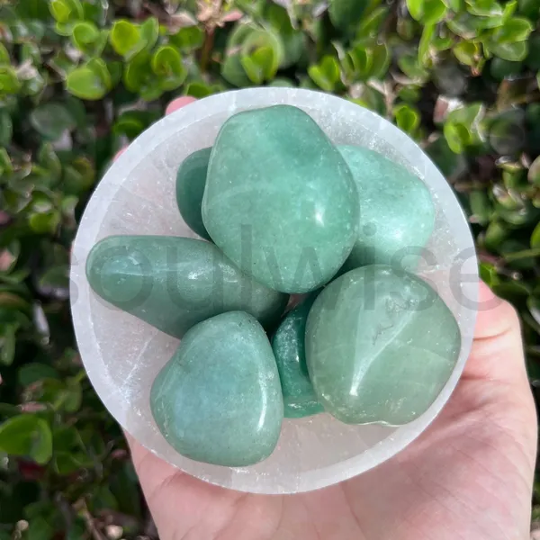 Green_Aventurine_Tumbled_Stone_Set_Of_6_Natural_Healing_Crystals_For_Luck_Prosperity_Heart_Chakra_Energy