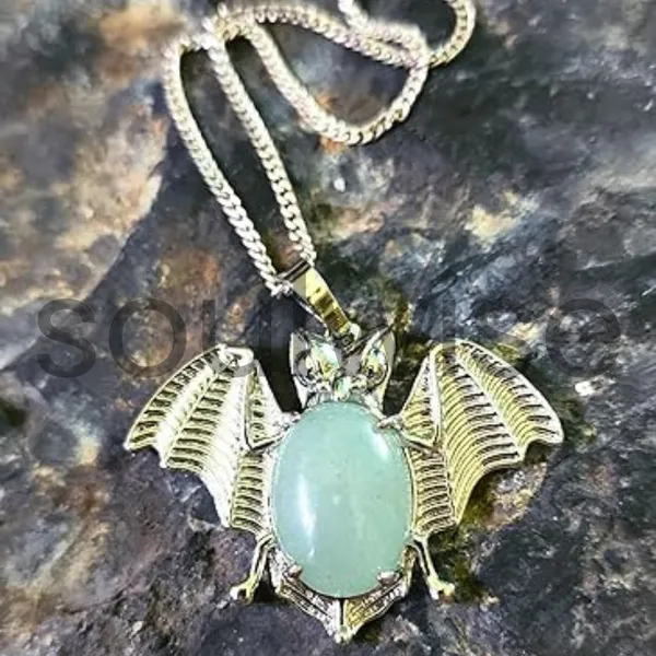 Green_Aventurine_Bat_Symbol_Pendant_Natural_Crystal_Necklace_For_Luck_Protection_Heart_Chakra_Healing_Unisex_Spiritual_Jewelry