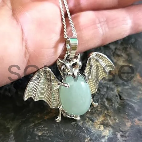 Green_Aventurine_Bat_Symbol_Pendant_Natural_Crystal_Necklace_For_Luck_Protection_Heart_Chakra_Healing_Unisex_Spiritual_Jewelry
