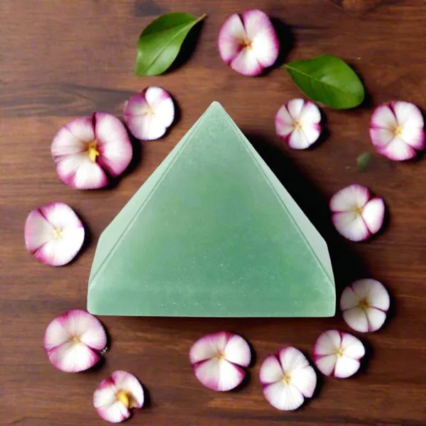 Soulwise_Natural_Green_Aventurine_Crystal_Pyramid_For_Reiki_Vastu_Meditation_Home_D_Cor_Positive_Energy_Healing_Stone