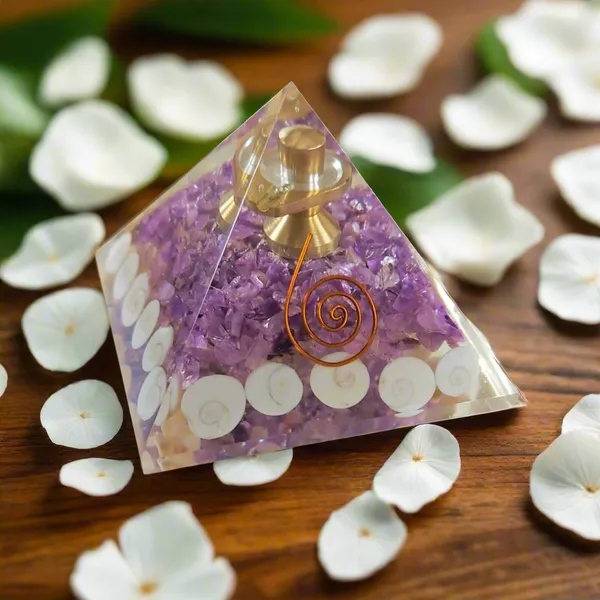 Soulwise_Orgonite_Pyramid_With_Amethyst_Crystal_Gomti_Chakra_Shivling_7_Cm_Energy_Generator_For_Vastu_Meditation_Healing_Home_Decor