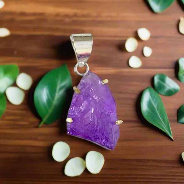 Raw_Amethyst_Crystal_Pendant_Natural_Healing_Stone_Necklace_With_Silver_Plated_Setting_For_Protection_Calm_Spiritual_Energy_Unisex