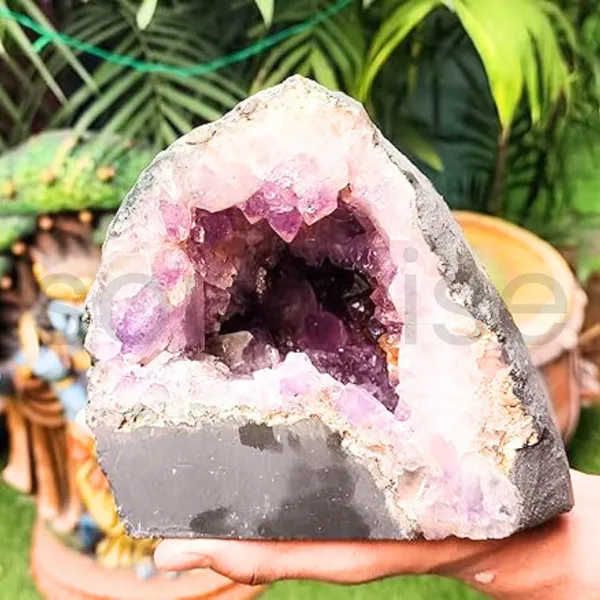 Soulwise_Natural_Amethyst_Self_Standing_Geode_5_5_2_4_Kg_Raw_Crystal_Cluster_For_Healing_Meditation_Home_Decor