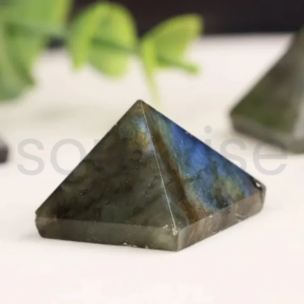 Labradorite_Crystal_Pyramid_Natural_Healing_Gemstone_For_Energy_Meditation_Home_Decor
