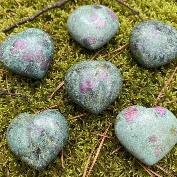 Ruby_Fuchsite_Healing_Crystal_Heart_Shape_Decor_For_Love_And_Relationships_Balance_And_Harmony_Valentine_Gift_Housewarming_Ruby_Fuchsite