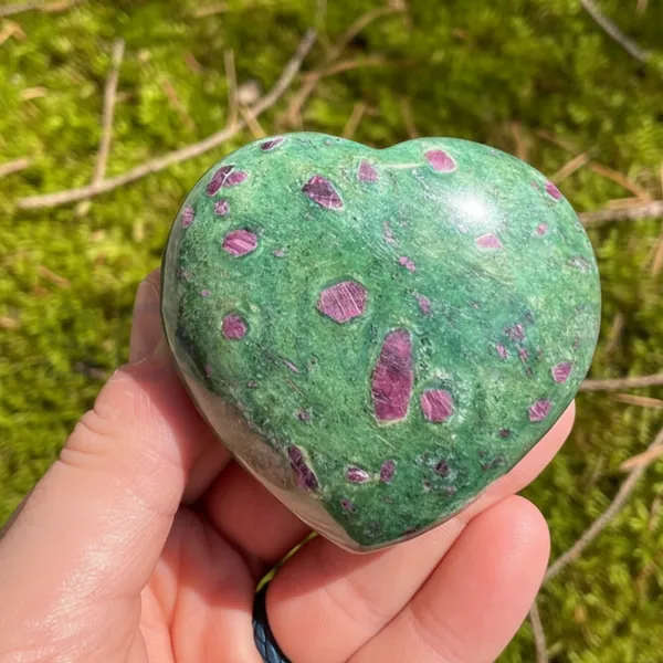 Ruby_Fuchsite_Healing_Crystal_Heart_Shape_Decor_For_Love_And_Relationships_Balance_And_Harmony_Valentine_Gift_Housewarming_Ruby_Fuchsite