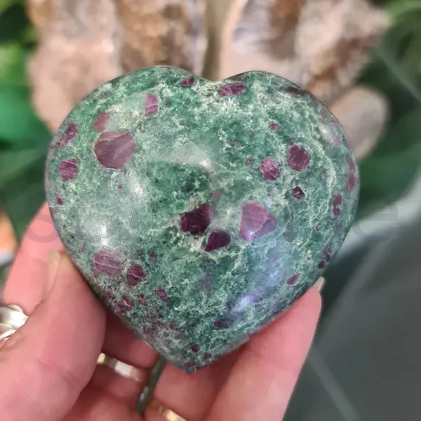 Ruby_Fuchsite_Healing_Crystal_Heart_Shape_Decor_For_Love_And_Relationships_Balance_And_Harmony_Valentine_Gift_Housewarming_Ruby_Fuchsite