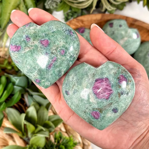 Ruby_Fuchsite_Healing_Crystal_Heart_Shape_Decor_For_Love_And_Relationships_Balance_And_Harmony_Valentine_Gift_Housewarming_Ruby_Fuchsite